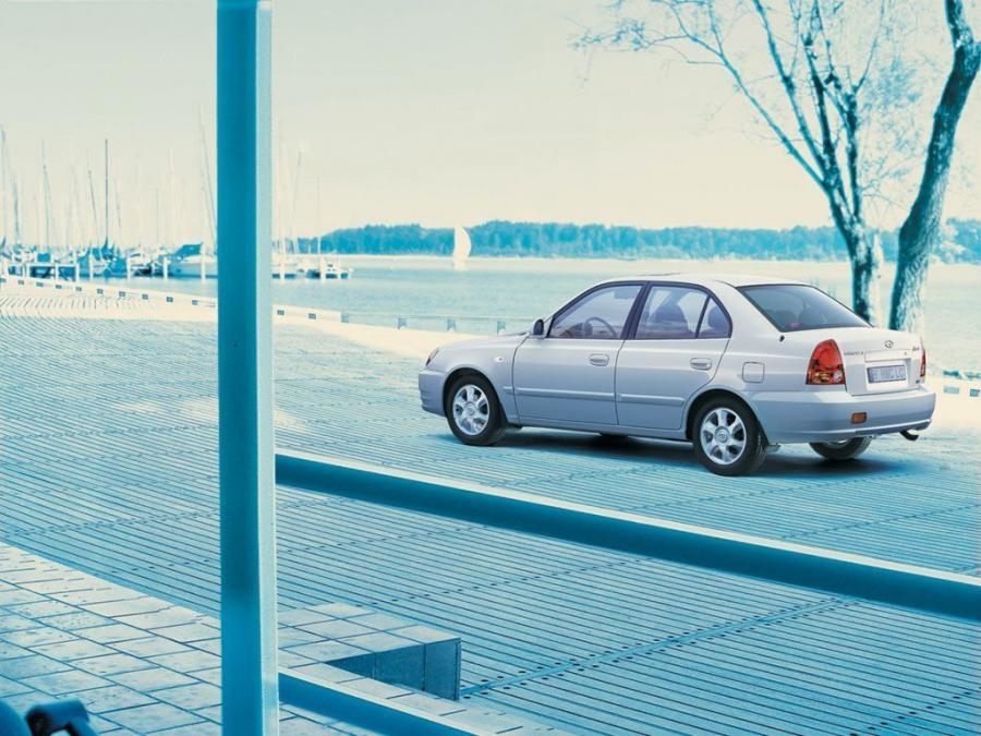  Hyundai Accent Sedan 2003 года  (фото 5 из 8)